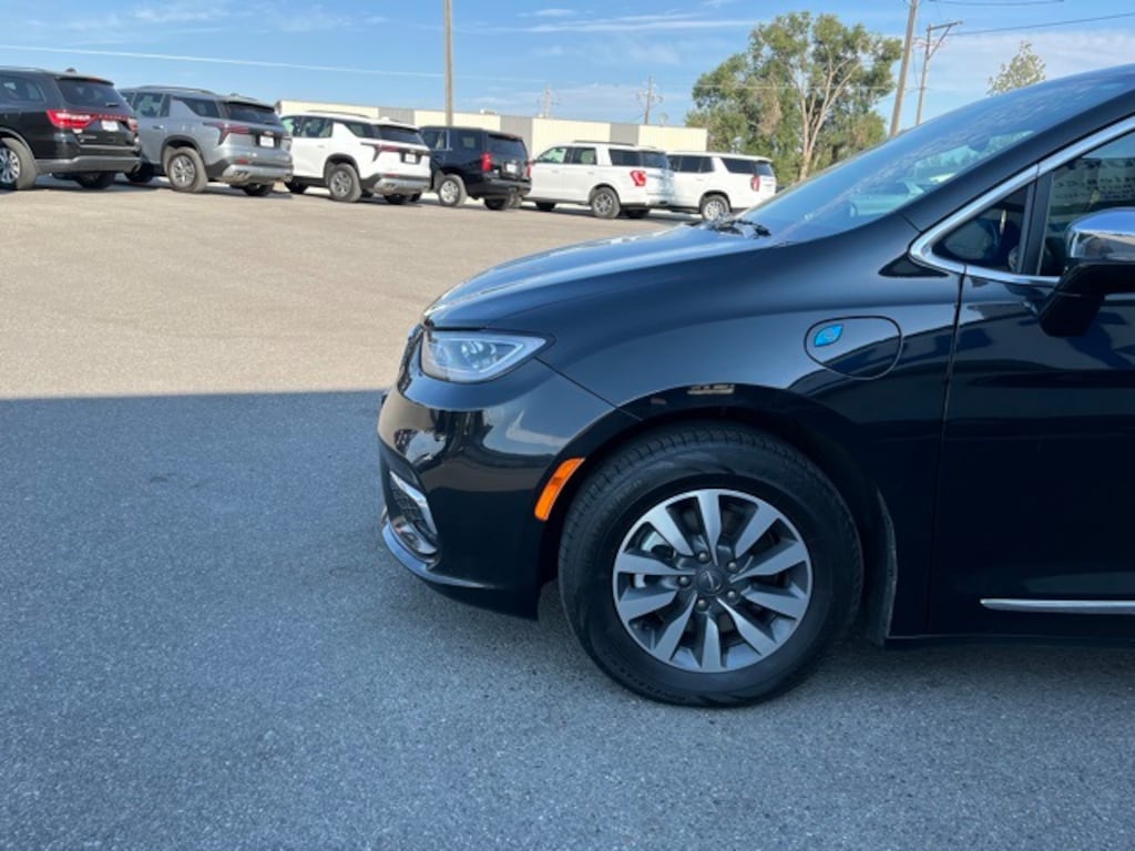 Used 2023 Chrysler Pacifica Plug-In Hybrid Limited Van Passenger Van