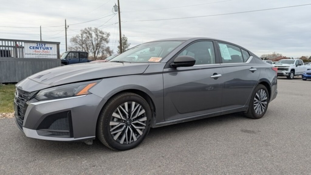 Used 2024 Nissan Altima 2.5 SV Sedan