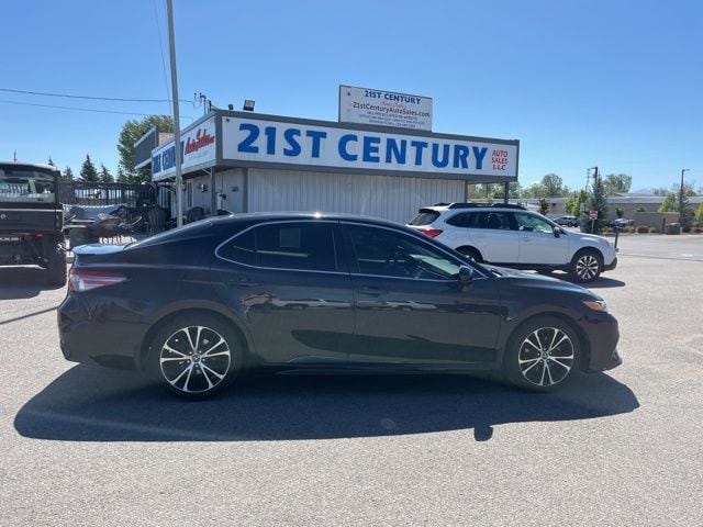 2019 Toyota Camry 2.5 Auto SE's photo