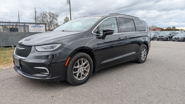 2021 Chrysler Pacifica Touring's photo