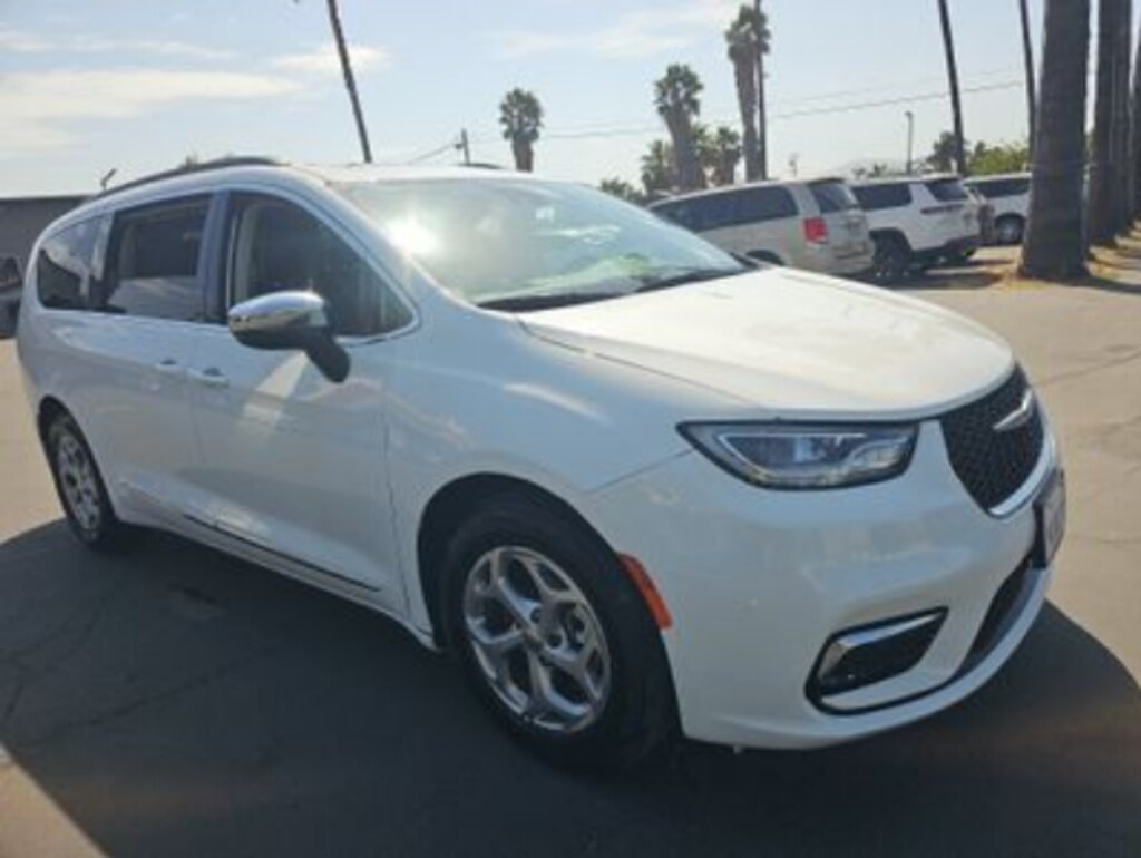 Used 2023 Chrysler Pacifica Limited Van Passenger Van