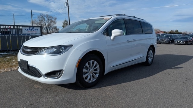 2018 Chrysler Pacifica Touring L's photo