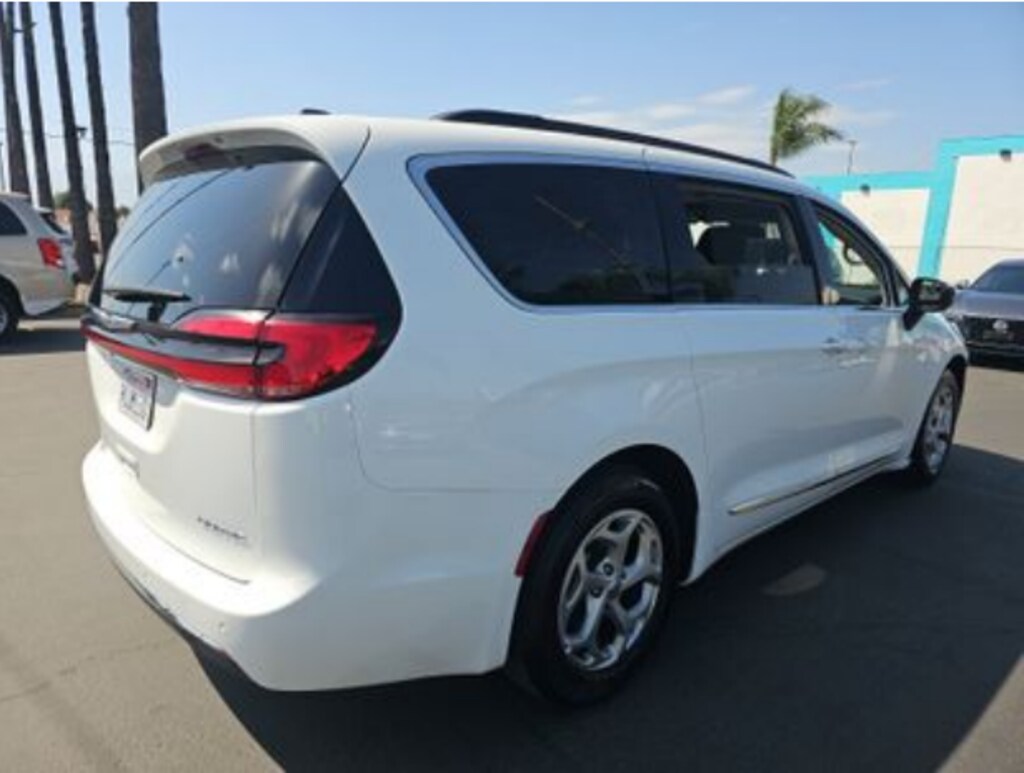 Used 2023 Chrysler Pacifica Limited Van Passenger Van