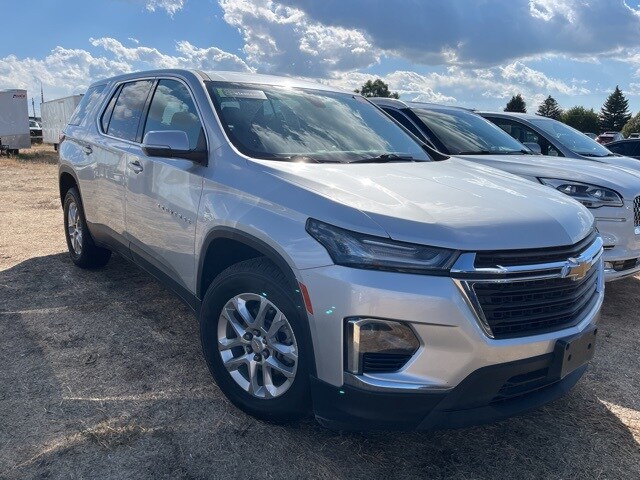 2022 Chevrolet Traverse LS photo 2