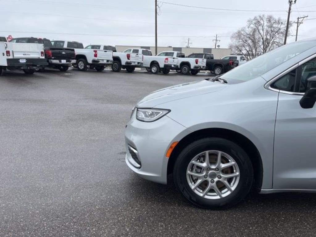 Used 2024 Chrysler Pacifica Touring L Van Passenger Van