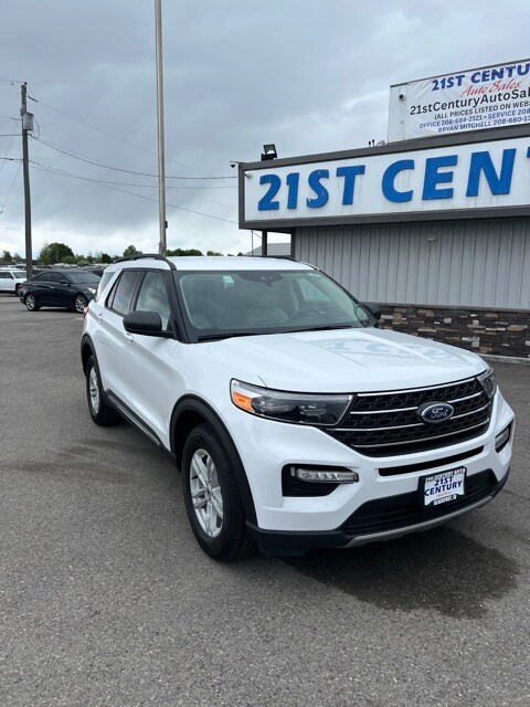 2024 Ford Explorer XLT photo 2