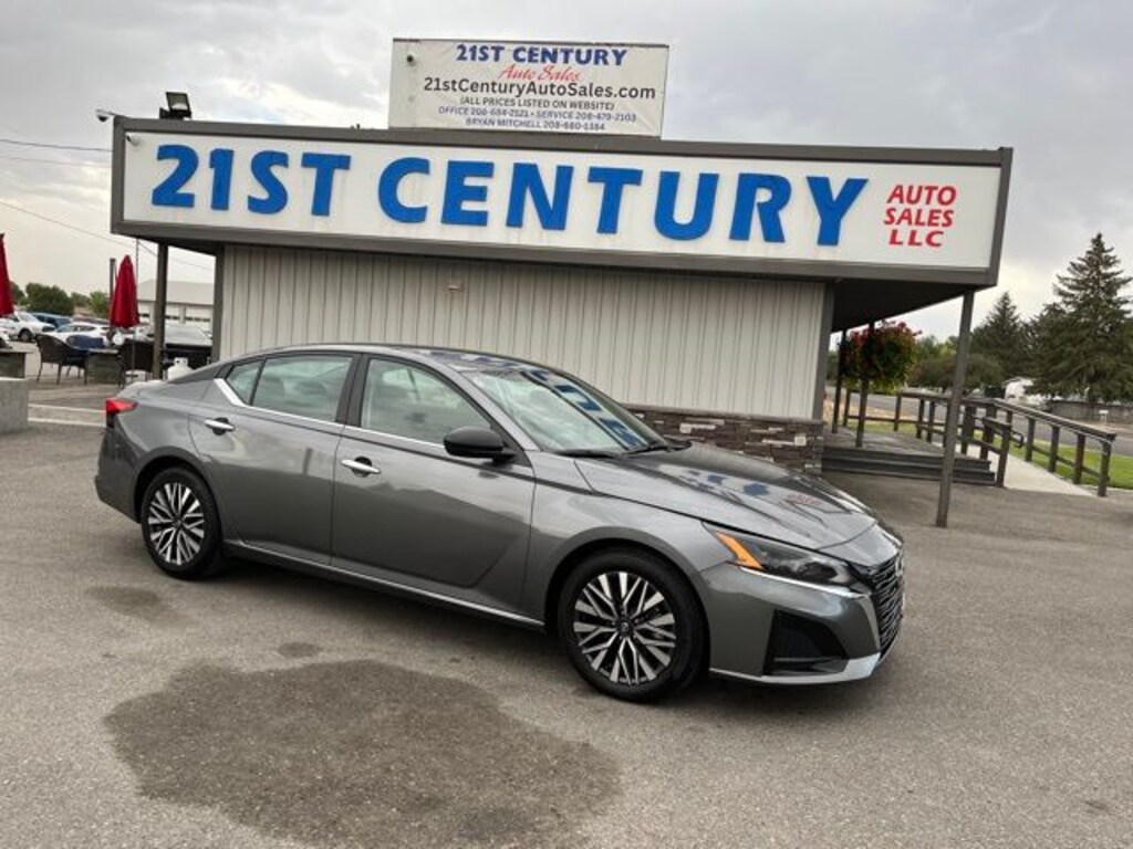 Used 2024 Nissan Altima 2.5 SV Sedan