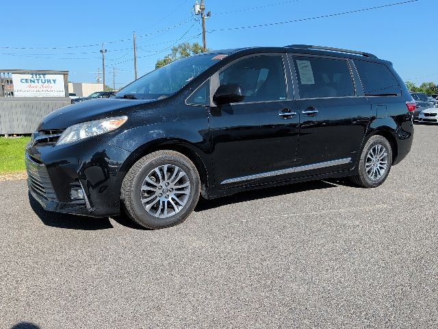 2019 Toyota Sienna XLE V6 7-Passenger Access Seat's photo