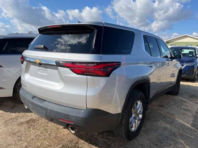 2022 Chevrolet Traverse LS photo 3