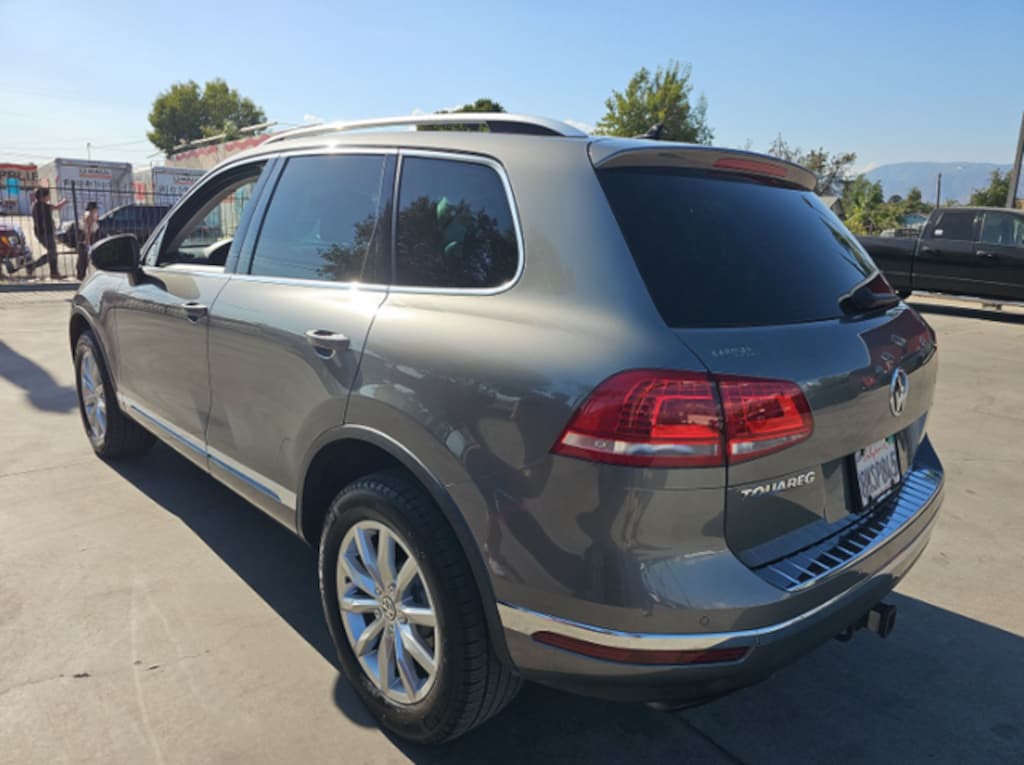 Used 2016 Volkswagen Touareg VR6 SUV