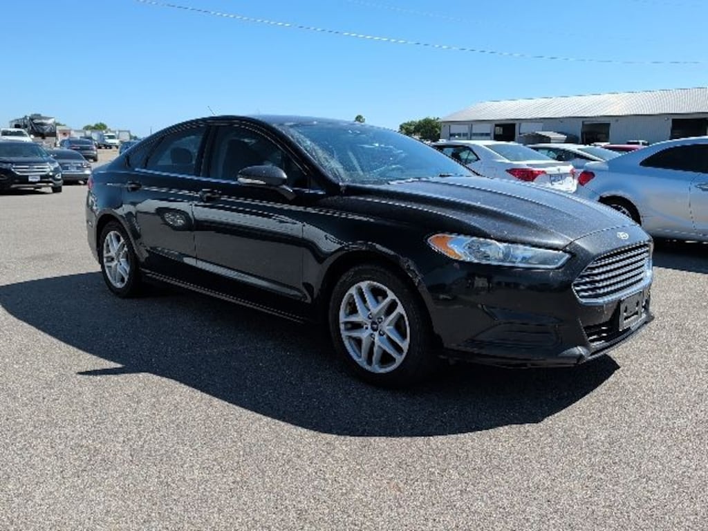 Used 2015 Ford Fusion SE Sedan