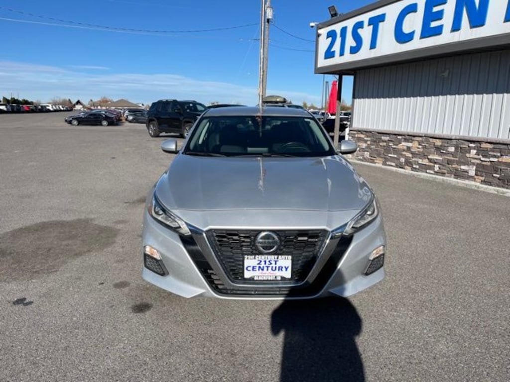 Used 2022 Nissan Altima 2.5 SV Sedan