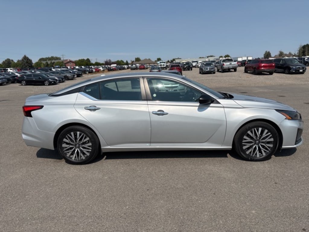 Used 2024 Nissan Altima 2.5 SV Sedan