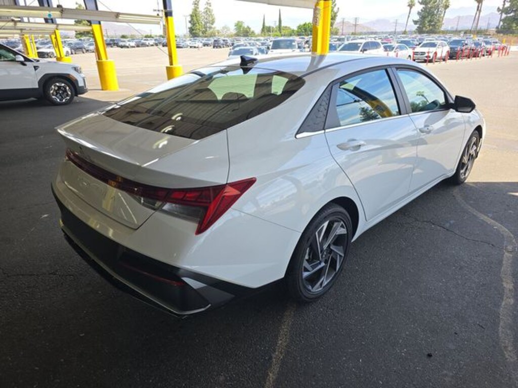 Used 2025 Hyundai Elantra SEL Convenience Sedan
