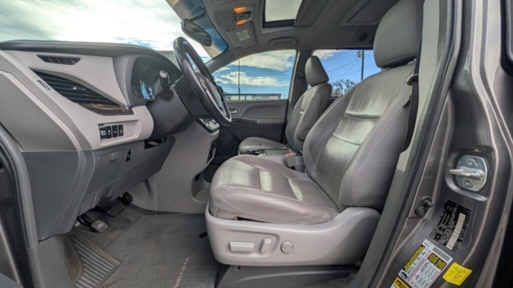 Used 2017 Toyota Sienna XLE 8 Passenger Van Passenger Van