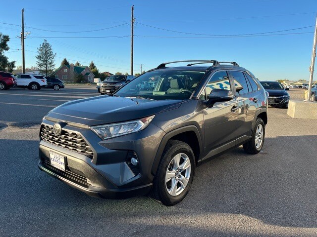 2020 Toyota RAV4 XLE photo 3
