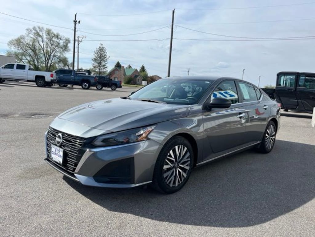 Used 2025 Nissan Altima SV Sedan