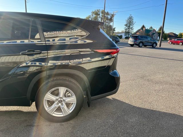 2024 Toyota Highlander LE - Photo 6