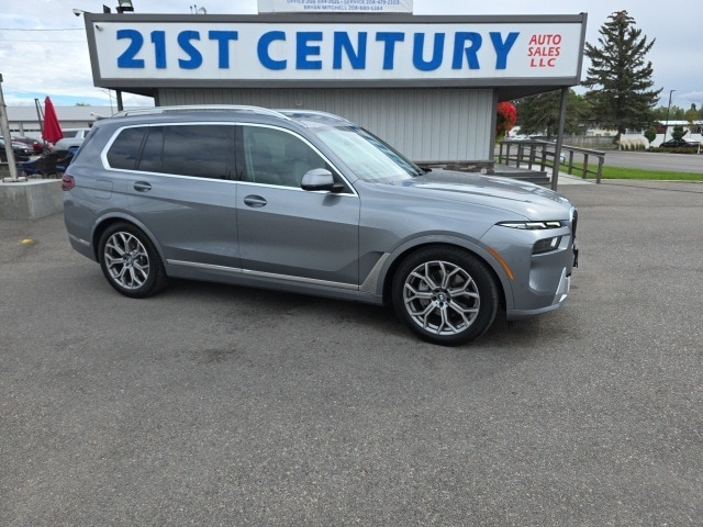 2025 BMW X7 40i's photo