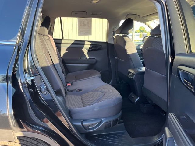2024 Toyota Highlander LE - Photo 30