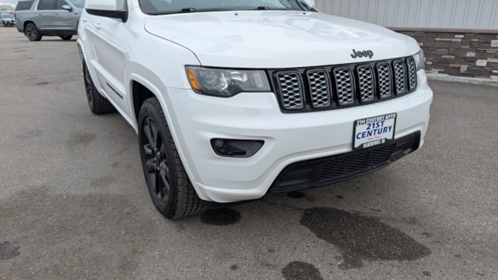 Used 2018 Jeep Grand Cherokee Laredo 4x4 SUV