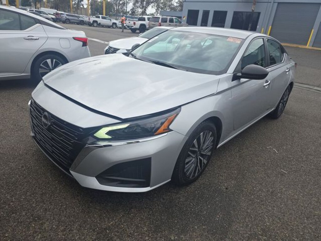 Used 2024 Nissan Altima 2.5 SV Sedan