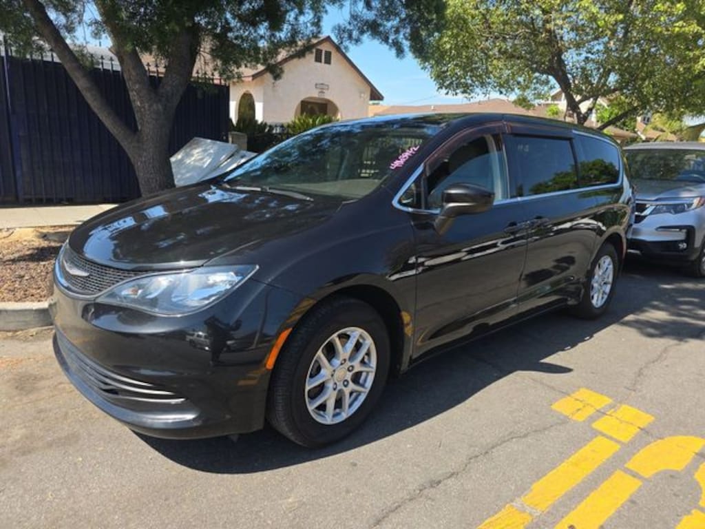 Used 2017 Chrysler Pacifica Touring Van