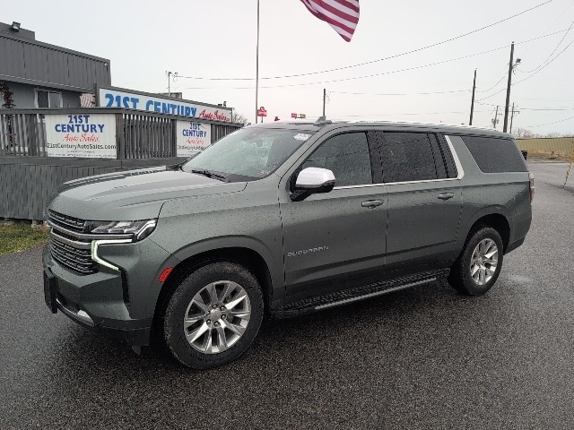 2023 Chevrolet Suburban Premier's photo