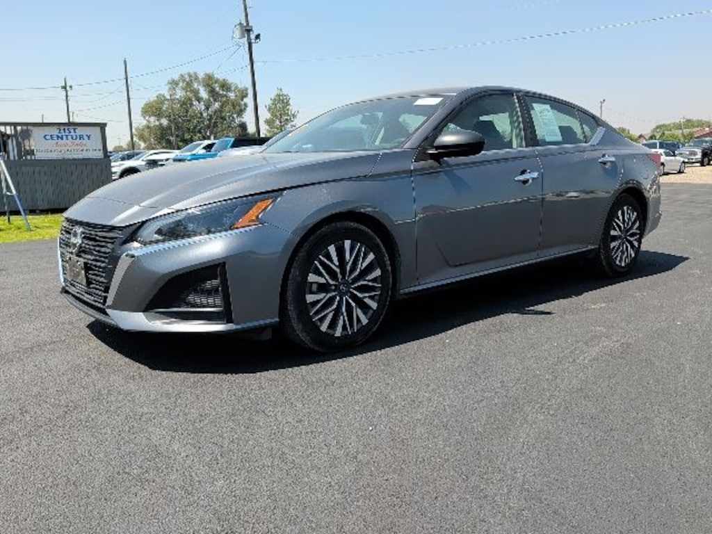 Used 2024 Nissan Altima 2.5 SV Sedan