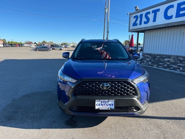 2024 Toyota Corolla Cross LE photo 2