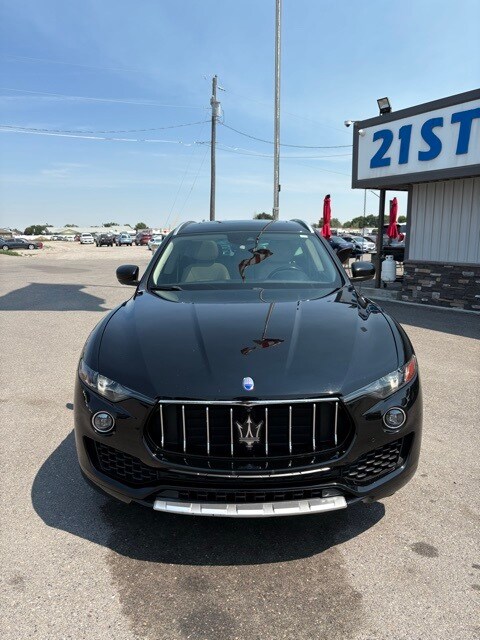 2017 Maserati Levante S photo 2