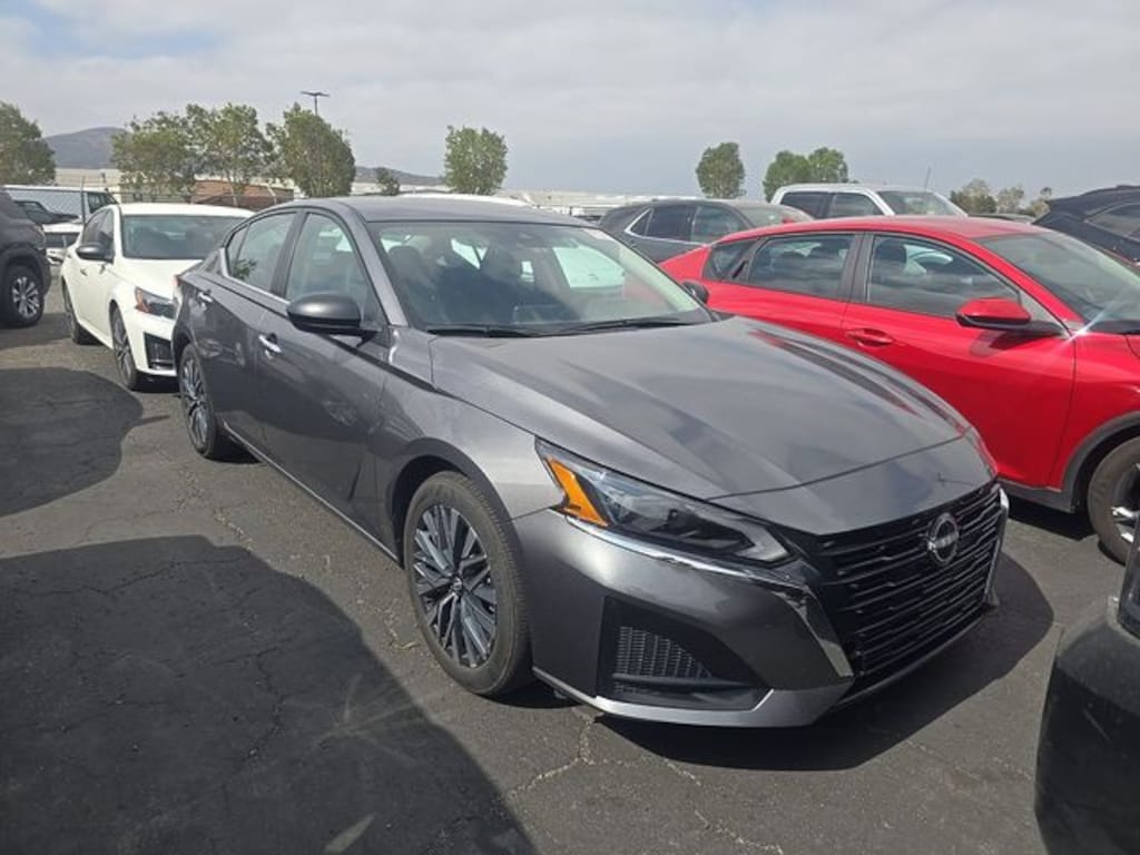 Used 2025 Nissan Altima SV Sedan