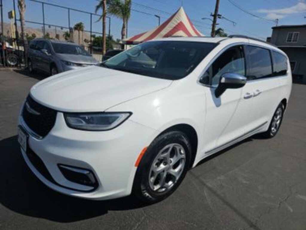 Used 2023 Chrysler Pacifica Limited Van Passenger Van
