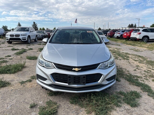 2017 Chevrolet Cruze LS photo 2