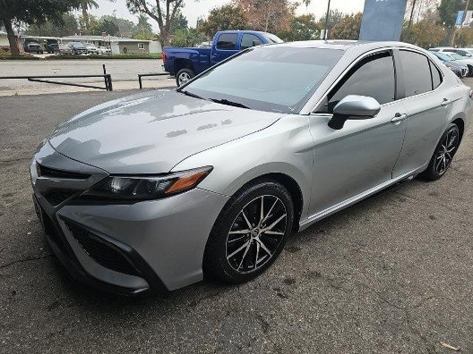 2022 Toyota Camry SE's photo