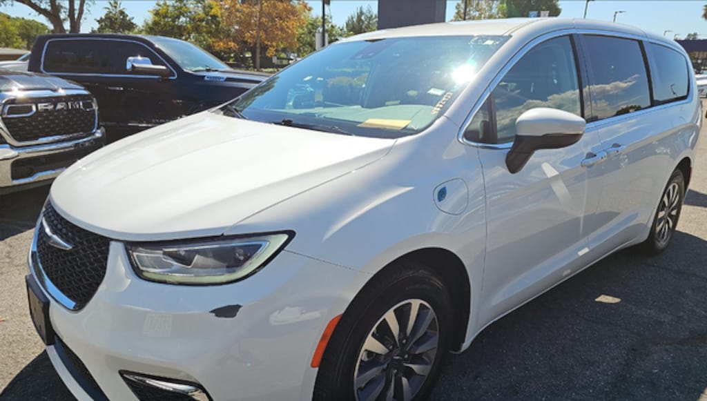 Used 2023 Chrysler Pacifica Plug-In Hybrid Touring L Van Passenger Van
