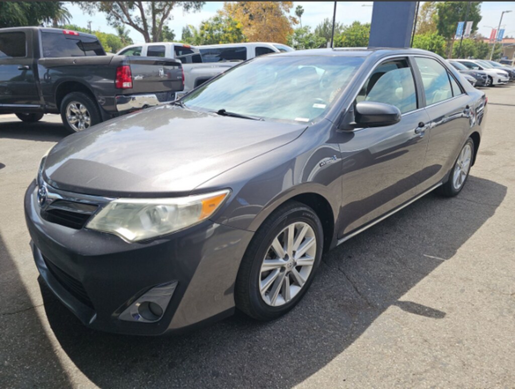Used 2014 Toyota Camry Hybrid XLE Sedan