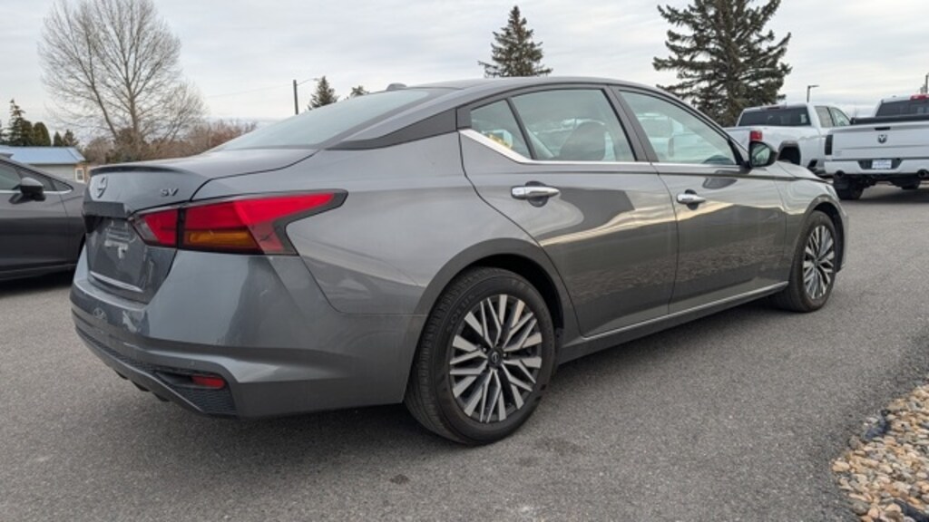 Used 2024 Nissan Altima 2.5 SV Sedan