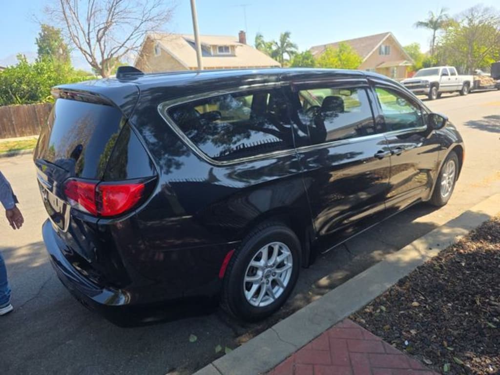 Used 2017 Chrysler Pacifica Touring Van