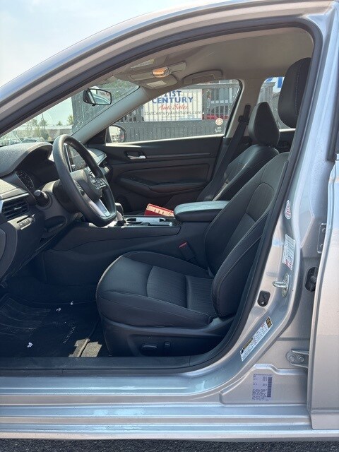 2024 Nissan Altima 2.5 SV photo 2