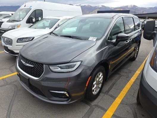 2023 Chrysler Pacifica Touring L's photo