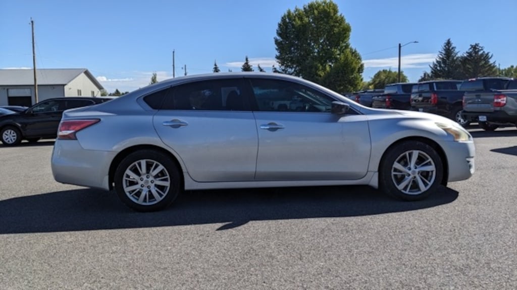 Used 2015 Nissan Altima 2.5 SV Sedan