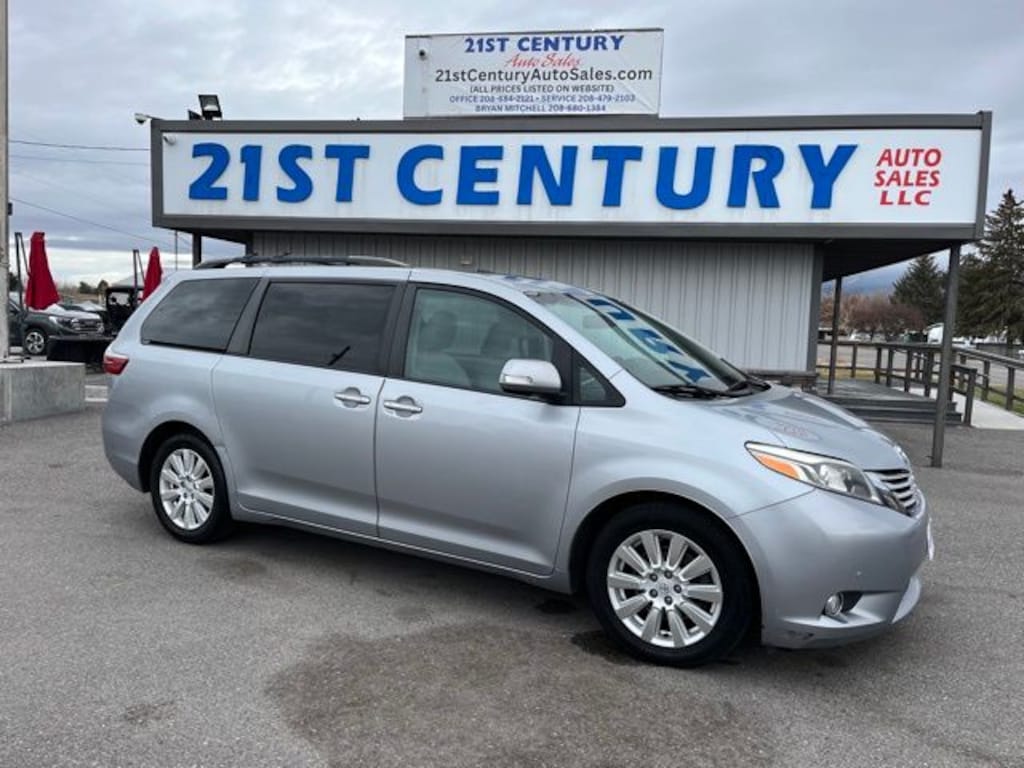 Used 2017 Toyota Sienna XLE 8 Passenger Van Passenger Van