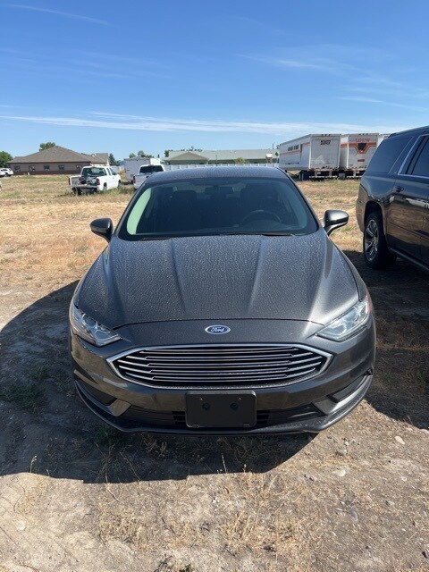 2018 Ford Fusion SE photo 2