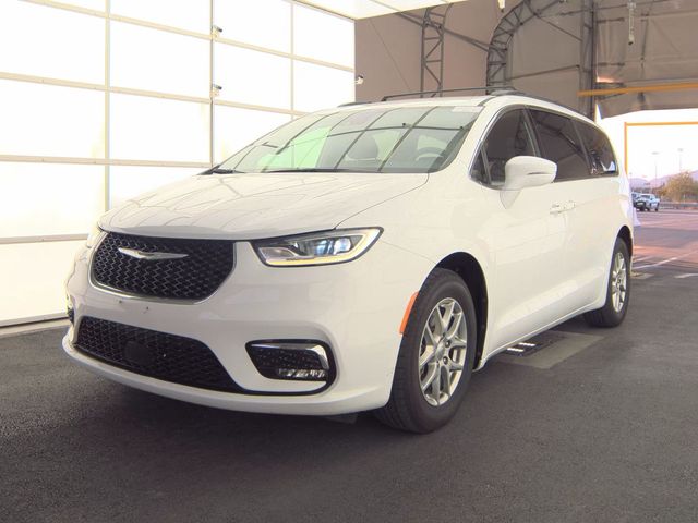 2022 Chrysler Pacifica Touring's photo