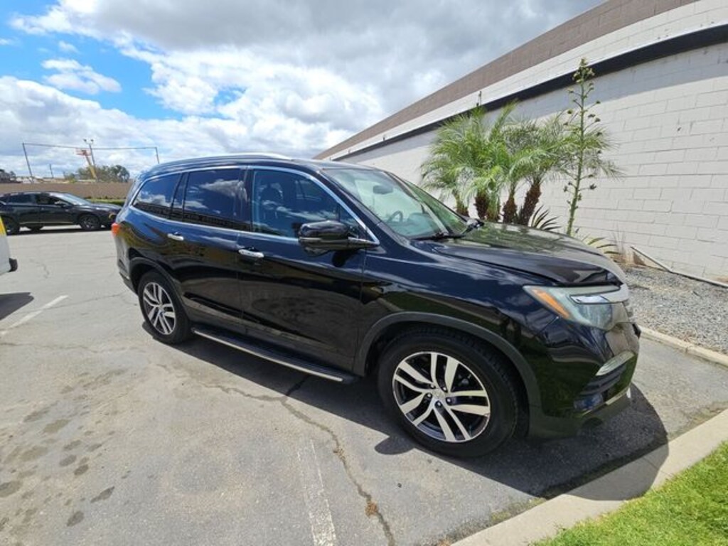 Used 2018 Honda Pilot Touring AWD SUV