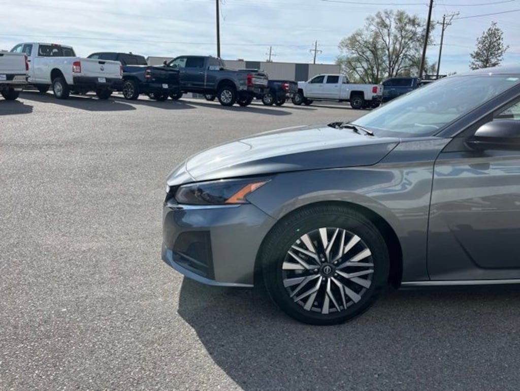 Used 2025 Nissan Altima SV Sedan