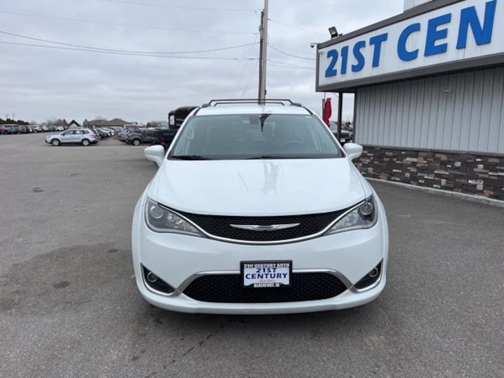 Used 2018 Chrysler Pacifica Touring L Van