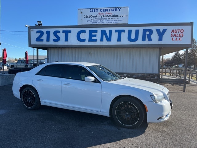 2018 Chrysler 300 S's photo