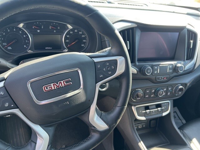 2024 Gmc Terrain SLT photo 2